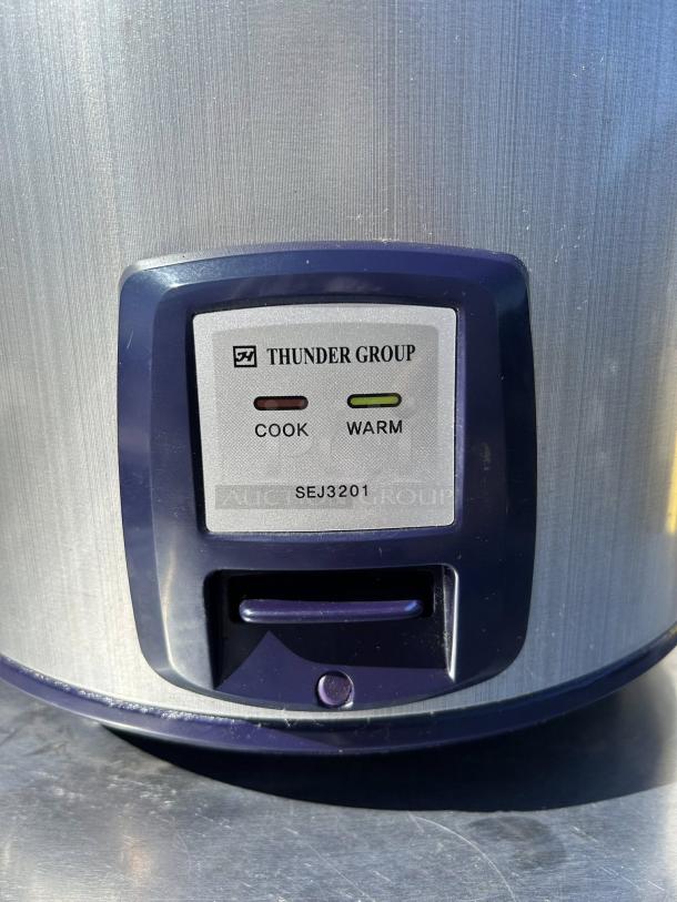 Thunder Group SEJ3201 30-cup rice cooker with digital controls, features "Cook" and "Warm" modes. Tested and working.