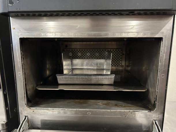 Merrychef eikon e1s high-speed countertop oven, excellent condition, includes metal tray, tested and working.