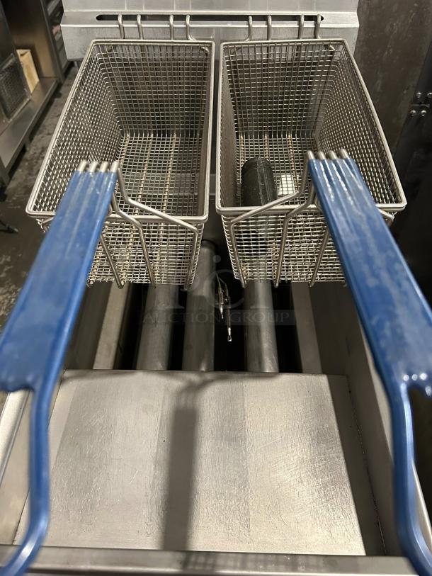 Imperial Range IFS-40NG 40 lb. natural gas fryer in excellent condition; features dual baskets and tube-fired design.