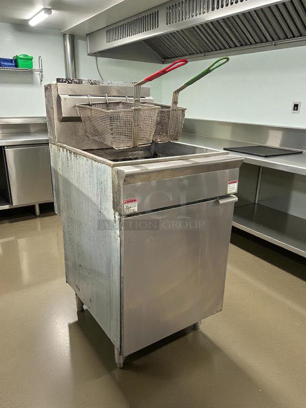 Adcraft GF-150/NG 50lb gas deep fryer in excellent condition with dual baskets, tested and working, stainless steel exterior.