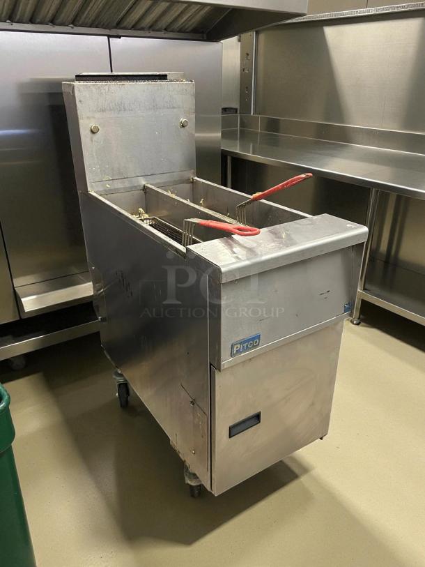 Pitco SG14TS natural gas split pot floor fryer in excellent condition. Tested and working, 20-25 lb. capacity, with visible branding.