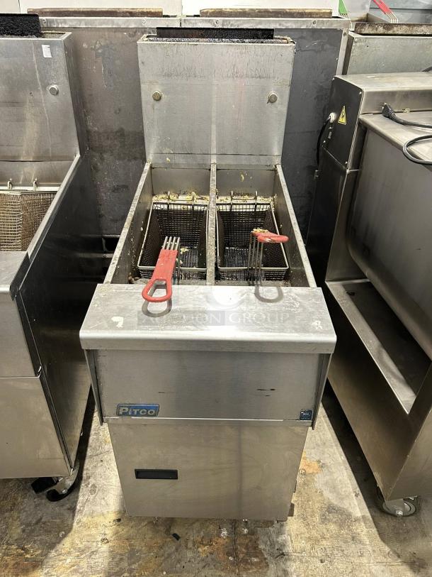 Pitco SG14TS natural gas 20-25 lb. split pot floor fryer in excellent condition, tested and working.