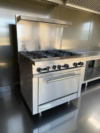 Connerton CN36-6 36" gas restaurant range with 6 burners, standard oven, great condition, tested and working.