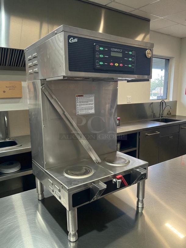 Curtis GEMTS10A1000 G3 Gemini Twin Coffee Brewer, stainless steel, tested, 1.5-gallon capacity, excellent condition.