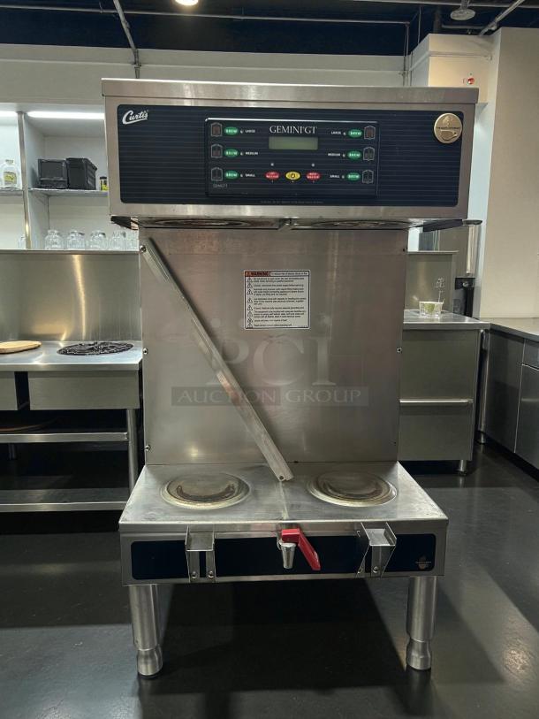 Curtis GEMTS10A1000 G3 Gemini Twin 1.5 Gallon Coffee Brewer in great condition. Tested, working, dual brewers.