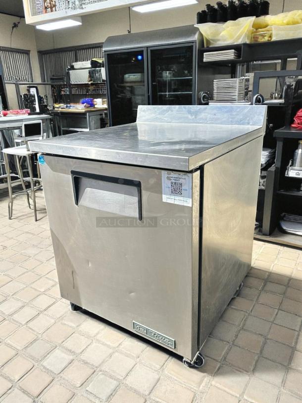 True® TWT-27-HC S/S worktop refrigerator with 2 shelves, 6.5 CF capacity. Stainless steel, solid door, tested and working.