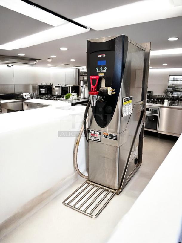 Pristine Bunn H5X Hot Water Dispenser, 5-gallon capacity, 120V/1800W, fully tested and working, model 43600.0026.