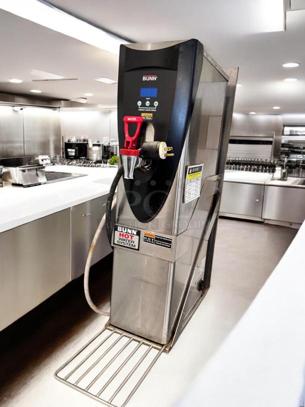 Bunn H5X Hot Water Dispenser, 5-gallon capacity, pristine condition, fully tested, 120V/1800W; model 43600.0026.