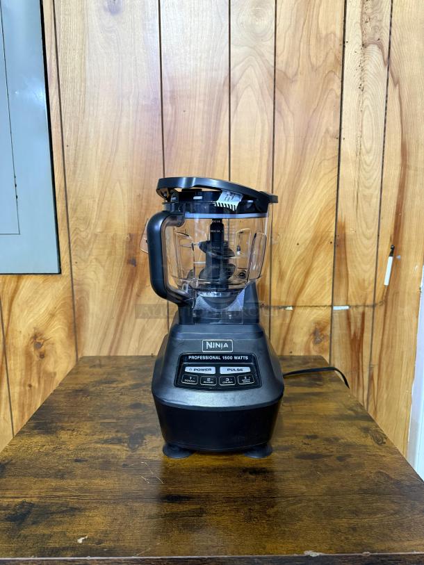 Ninja Mega Kitchen System BL770, 1500W full-size blender, professional-grade, clear jar with measurement markings, excellent condition.