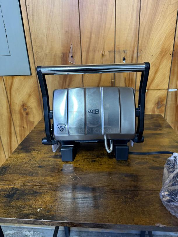 ELITE GOURMET nonstick panini press and indoor grill. Stainless steel design with floating hinge. Gently used condition.