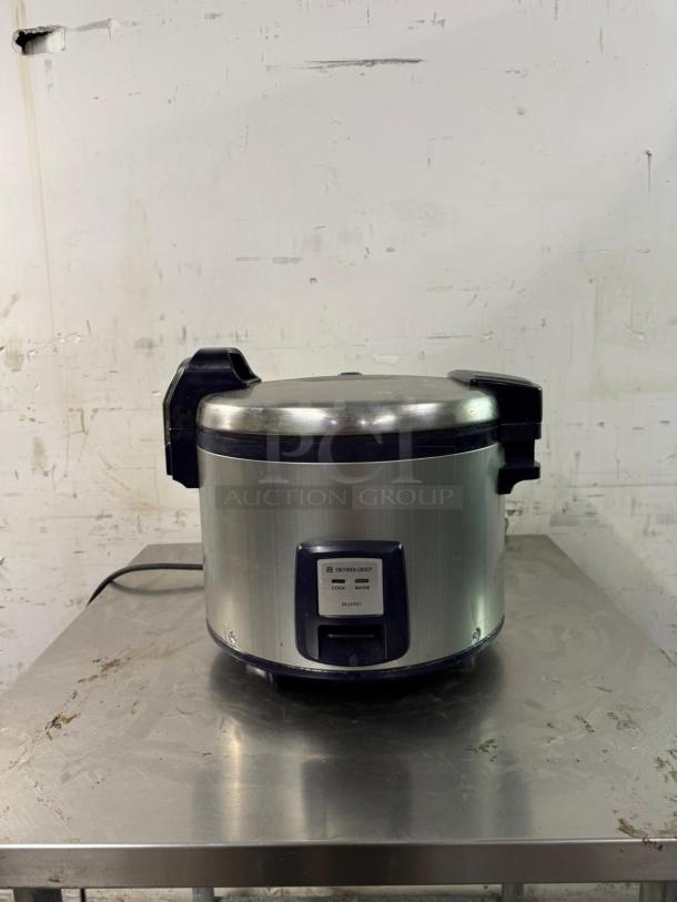 Thunder Group SEJ3201 30 Cup Electric Rice Cooker-Warmer with digital controls, stainless steel body, in used condition.