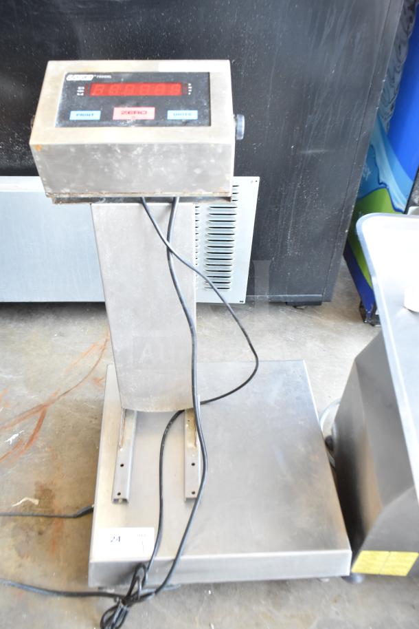 Doran 7000XLM Commercial Scale, stainless steel, 115-230V, 1 Phase, with digital display, visible wear, power cord included.