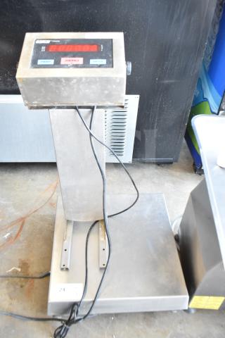 Doran 7000XLM Commercial Scale, stainless steel, 115-230V, 1 Phase, with digital display, visible wear, power cord included.