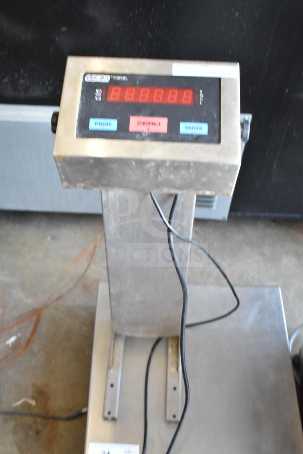 Doran 7000XLM Commercial Scale, digital display, stainless steel finish, 115-230 volts, 1 phase, used condition.