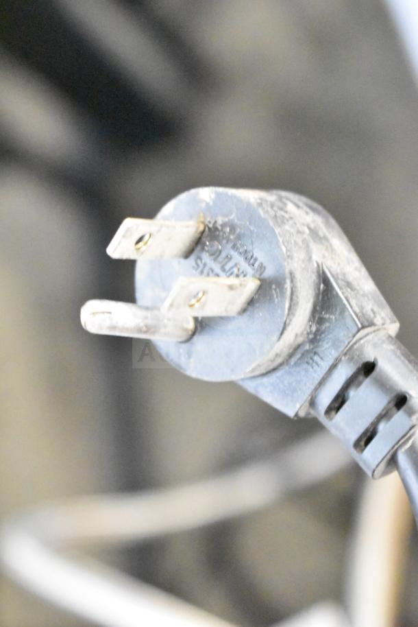 Plug detail of Delfield 406-STAR2 undercounter cooler, 115 volts, 1 phase.