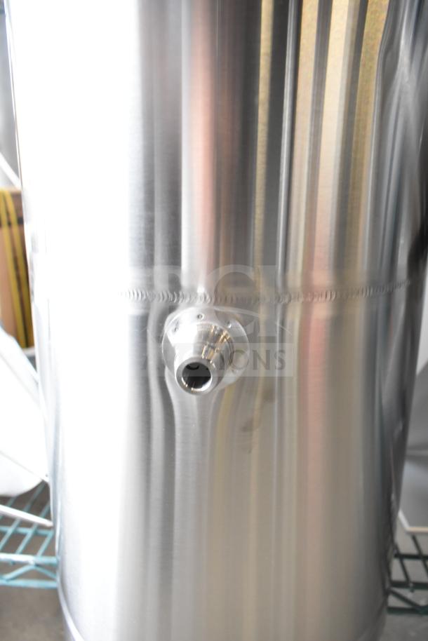 Bunn 34100.0001 TDO-5 5-gallon iced tea dispenser, stainless steel with solid plastic lid, new scratch and dent.