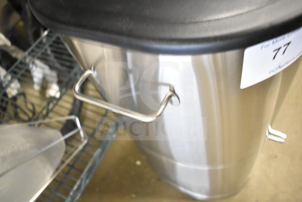 Brand new Bunn 34100.0001 TDO-5 5-gallon iced tea dispenser with solid plastic lid, slight scratches, metal handle visible.