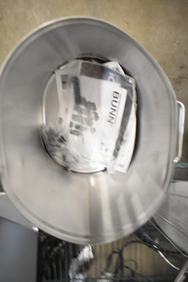 Bunn 34100.0001 TDO-5 5 Gallon Iced Tea Dispenser, solid plastic lid, new with minor scratches and dents.