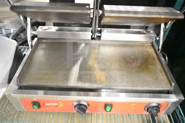 Brand new Avantco 177PG400S dual panini grill with smooth plates, 19 5/8" x 9 1/8" surface, 120V, scratch and dent.