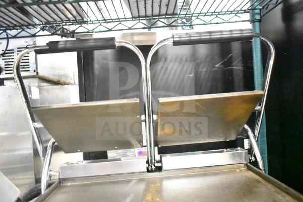 Brand new 2023 Avantco 177PG400S dual panini grill, smooth plates, 19 5/8" x 9 1/8" surface, 120V, with minor scratches.