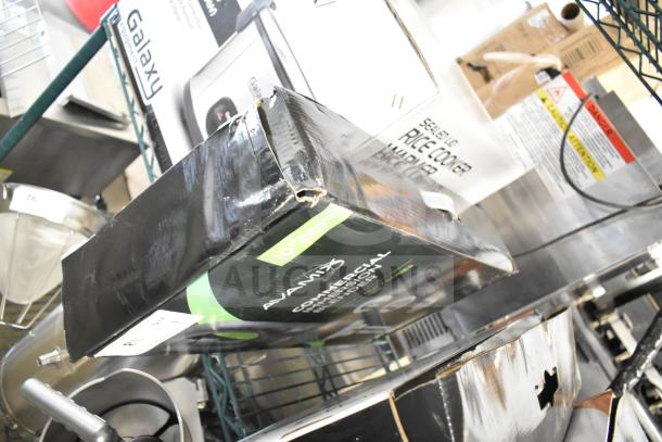 Brand new Avantco 928IBMD10 10" immersion blender box with minor scratches and dents. 3/4 hp, 120 Volts, 1 Phase.