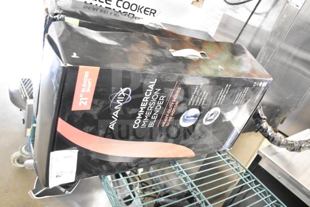 Boxed Avantco 928IBHD21 21" Heavy-Duty Immersion Blender, 1 1/4 hp, 120V, brand new with scratch and dent damage.