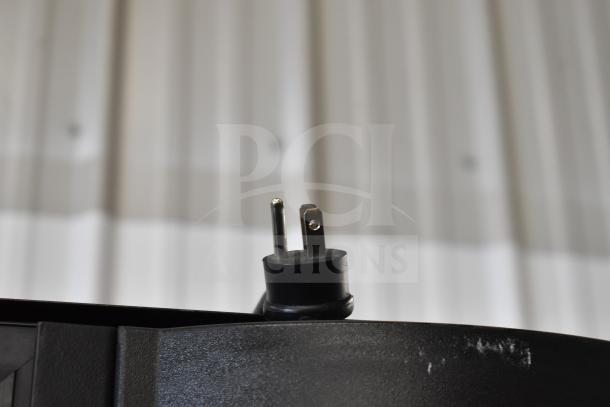 Crane 5800-4 vending machine power plug, 115 volts, 1 phase. Note glass damage on unit.