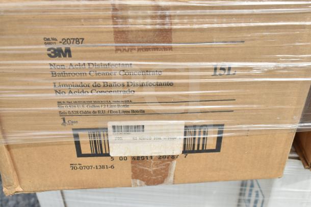 Cardboard box of 3M non-acid disinfectant bathroom cleaner concentrate, 15L capacity, wrapped in plastic.