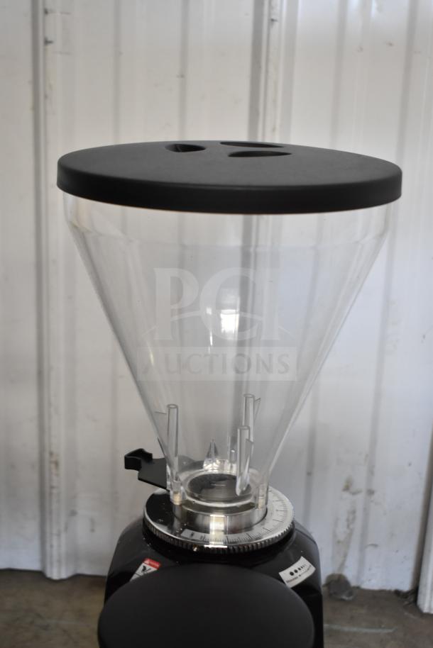 BRAND NEW SCRATCH AND DENT! 2025 Estella 236ECEG26 commercial countertop espresso grinder, 110/120V, 1 Phase.