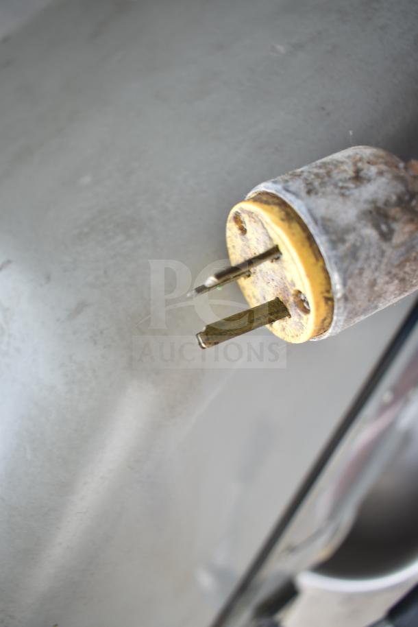 Plug close-up of Spar 30HI-J 30 Quart Planetary Dough Mixer. 220V, used condition.