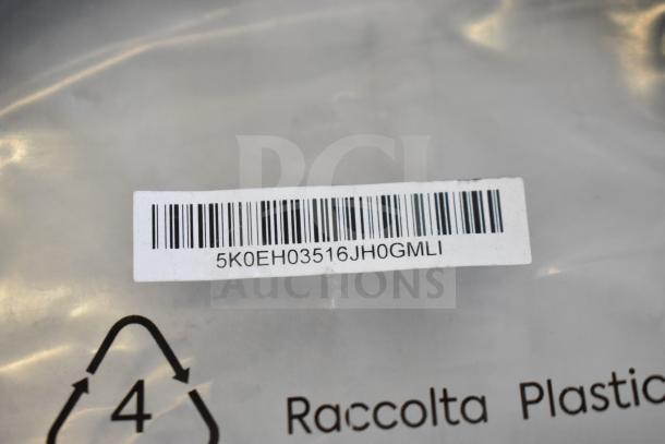 Clear plastic bag with barcode 5K0EH03516JH0GMLI, recycling symbol, and the word "Raccolta Plastica."