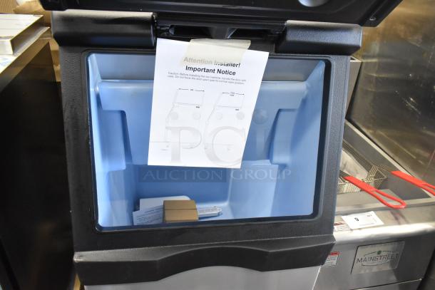 Avantco 194BIN40022 stainless steel 22" ice storage bin, metallic alloy exterior, 383 lb capacity, new, scratch and dent.