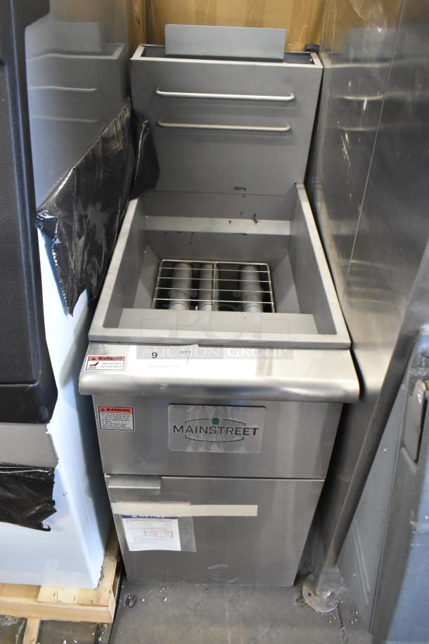 BRAND NEW Mainstreet 541FF40L Stainless Steel 40 lb. Fryer, propane gas, 90,000 BTU, scratch and dent condition, with labels.