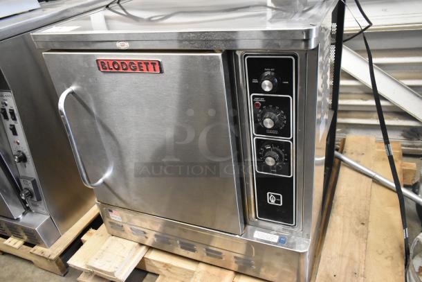 Brand new Blodgett DFG-50 stainless steel half-size convection oven, solid door, thermostatic controls, 27,500 BTU.