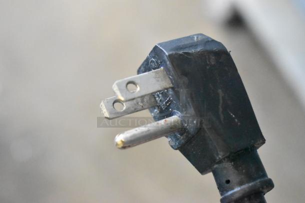 Close-up of a power plug for the Turbo Air MST-72-30-N sandwich prep table, 115 volts, 1 phase.