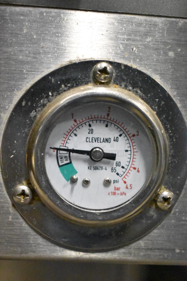 Cleveland KGL-40-T steam kettle gauge, stainless steel, 40-gallon capacity, 140,000 BTU, displaying psi and vent air settings.