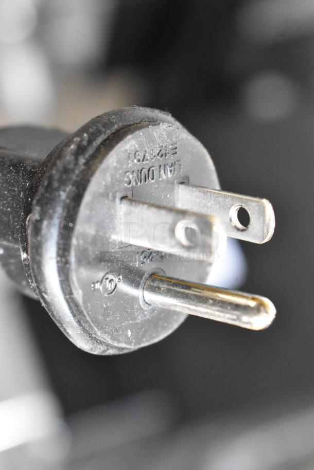 Power plug of Hemro KR1203 coffee grinder, 120V, 1 phase, close-up view.