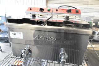 BRAND NEW SCRATCH AND DENT! 2025 Avantco 177F202 Stainless Steel Commercial 30 lb. Dual Tank Medium-Duty Electric Countertop Fryer w/ 2 Metal Baskets and Metal Lids. 208-240 Volts, 1 Phase. - Item #1222868