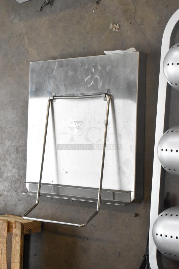 Avantco 177W63 heat lamp, scratch and dent, with T-legs visible. Metal finish, part of a 2-item auction bundle.