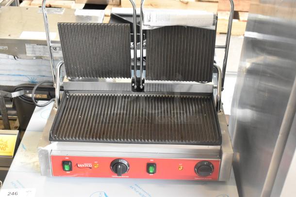 Avantco 177PG400 stainless steel dual panini grill with grooved plates, scratch and dent, 19 5/8" x 9 1/8" surface, 120V.