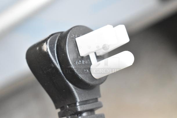 Close-up of a power plug for the ServIt 423WDSFS1 Drawer Warmer. Black and white design, 120 Volts, 1 Phase.