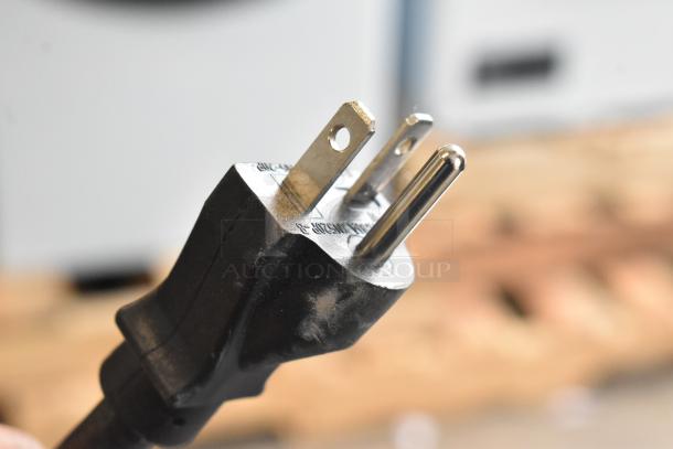 Close-up of a power plug for the Cooking Performance Group 351COQT3A Convection Oven. Plug is 110 volts, 1 phase.