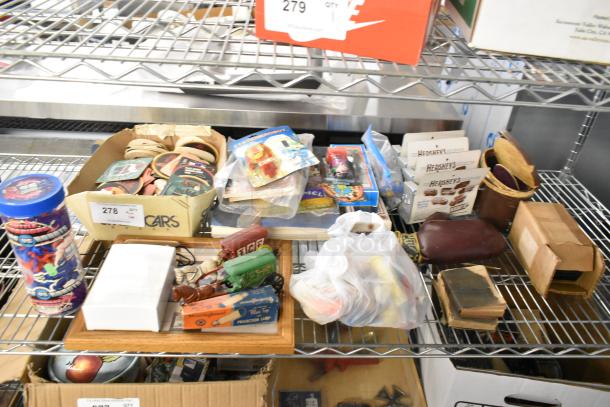 Tier lot of various collectibles, including figurines, Pez dispensers, magazines, and a boxing glove. Mixed condition.