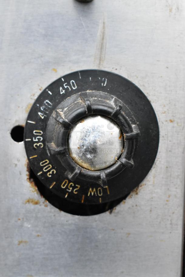 Blodgett commercial pizza oven control knob with temperature markings from 250 to 600 degrees, showing signs of wear.