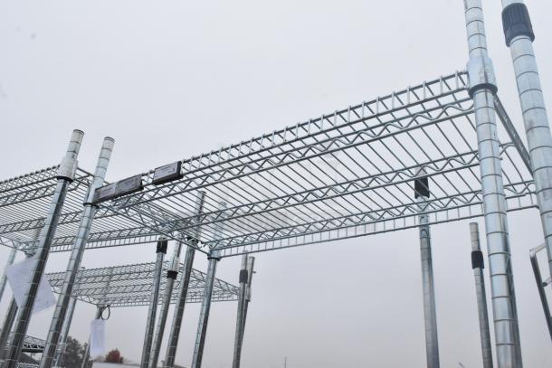 Chrome finish 4 tier wire shelving unit, dismantled. Sturdy design. Buyer dismantles. Consider freight for shipping.