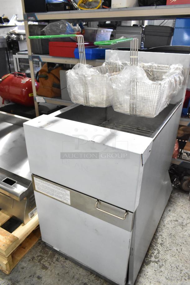 Brand new Dean SR162GN stainless steel gas fryer, 75 lb capacity, 150,000 BTU, comes with 2 metal baskets. Scratch and dent.