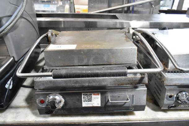 Star Pro Max PET14 Stainless Steel Panini Press; commercial countertop model, 125V, features a control knob and indicator light.