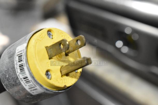 Star Pro Max PET14 Panini Press plug detail, showing a yellow and metal plug, for commercial use, 125 Volts, 1 Phase.