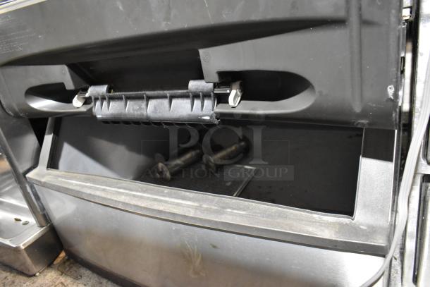 Manitowoc SD0302A stainless steel commercial ice head on a bin, 115V, 1 phase. Features durable design for efficient ice production.