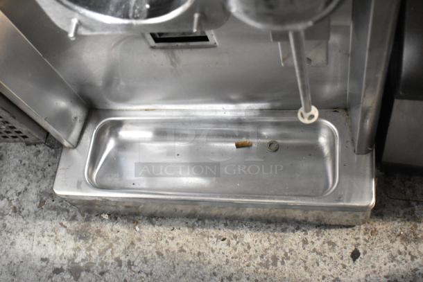 Stainless steel Taylor countertop single flavor beverage machine with mixing attachment. Good condition, 208-230V, 1 Phase.